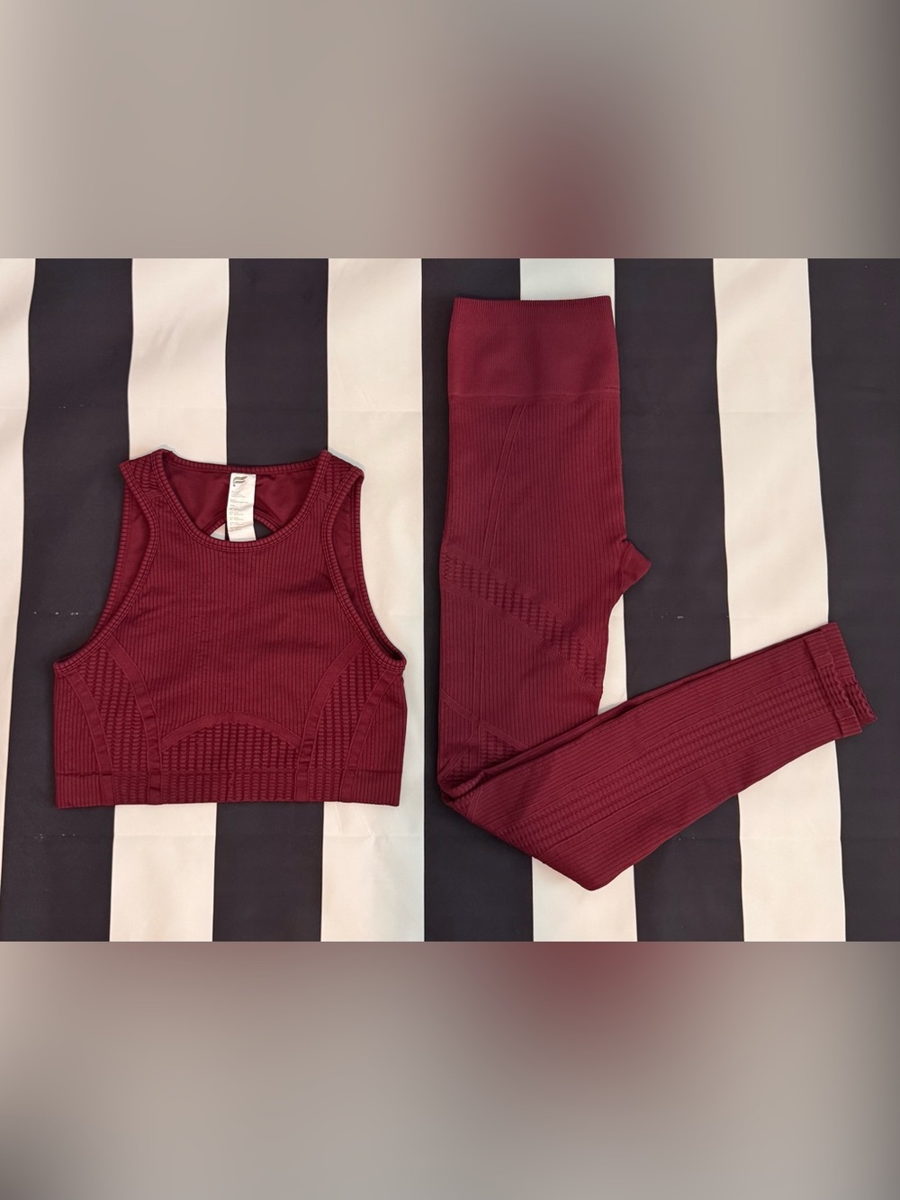 Fabletics Ribbed Seamless Legging and Sports Bra  Set - Maroon